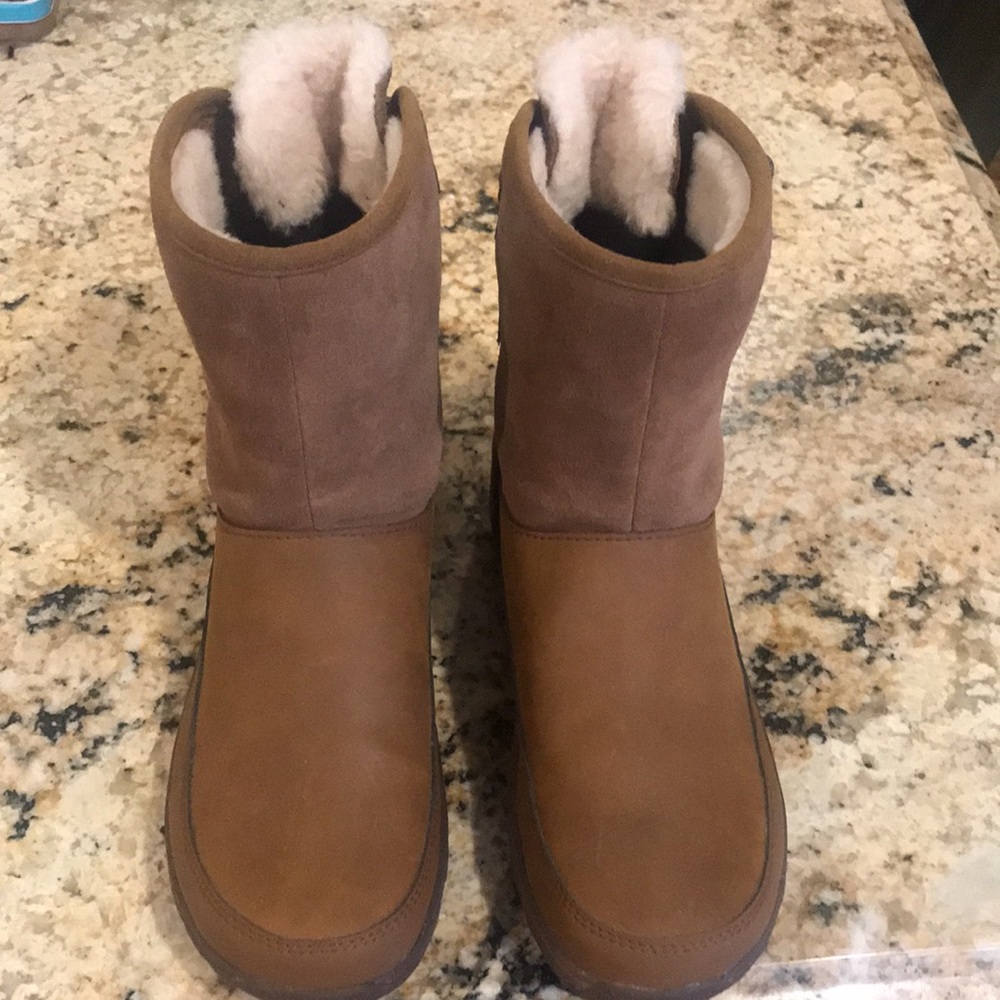 UGG Size 6 boots with suede & leather NWOT